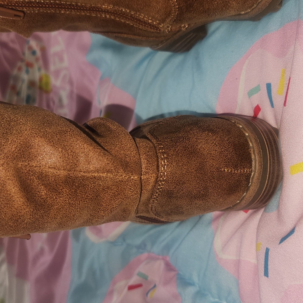 Boots - Picture 6 of 8